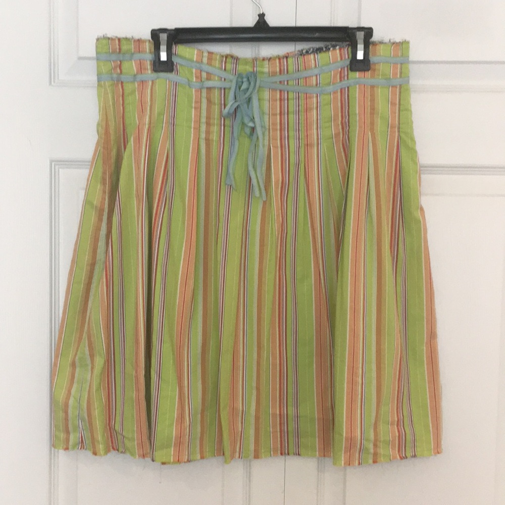 Old Navy light green pleated a-line skirt